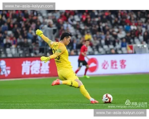 津门虎啸对决鹏城南风：泰达与深圳佳兆业，一场关于信仰与尊严的绿茵博弈